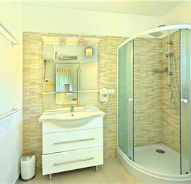 4 bedroom villa with pool near Sveti Lovrec, sleeps 8